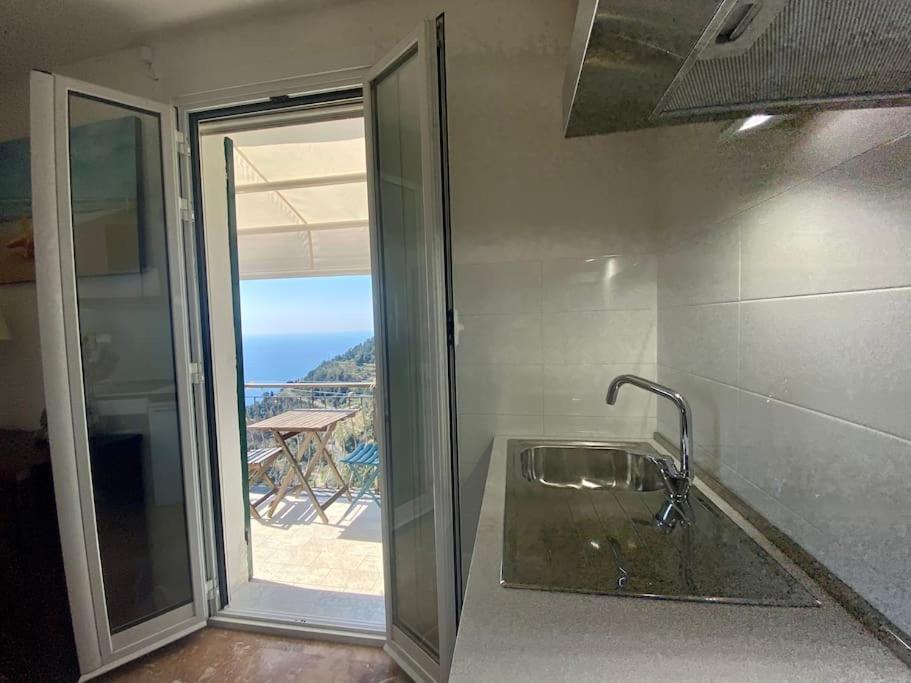 La Finestra Sul Mare A Drignana Villa Vernazza Exteriör bild
